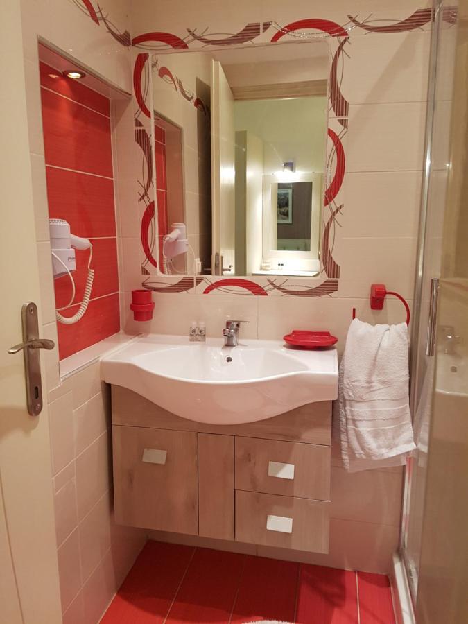 Inn Angels Pool And 2*